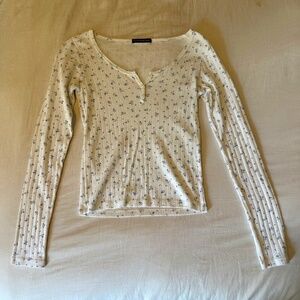 Brandy Melville White Floral Long Sleeve Top - One Size